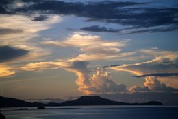 Archipel-des-Comores;-Ciel;-Coucher-de-soleil;-Cumulonimbus;-France;-Kaleidos;-Kaleidos-images;-La-parole-à-limage;-Laurent-Abad;-Mayotte;-Mer;-Nuages;-Océan-Indien;-Paysage-marin;-Stories-Pictures